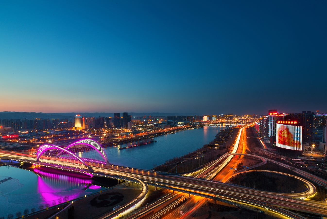 太原之声,播音稿里的城市风情